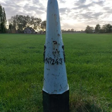 Bij Grenspaal 243